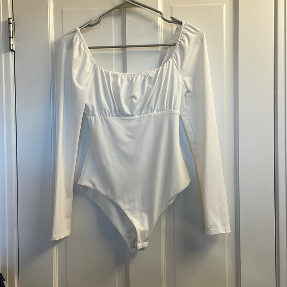 Princess Polly NWOT white bodysuit 4 still has lining